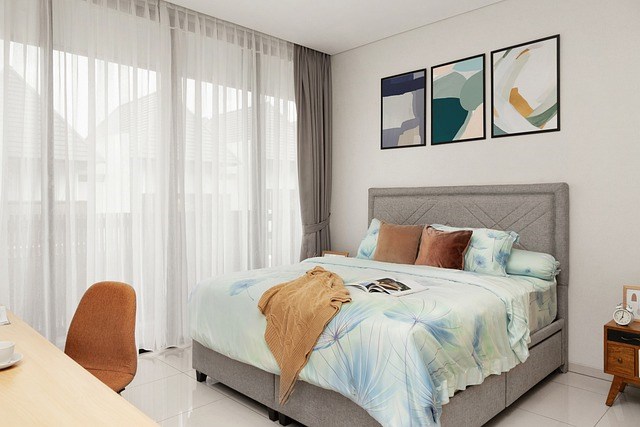 plamy z moczu na materacu